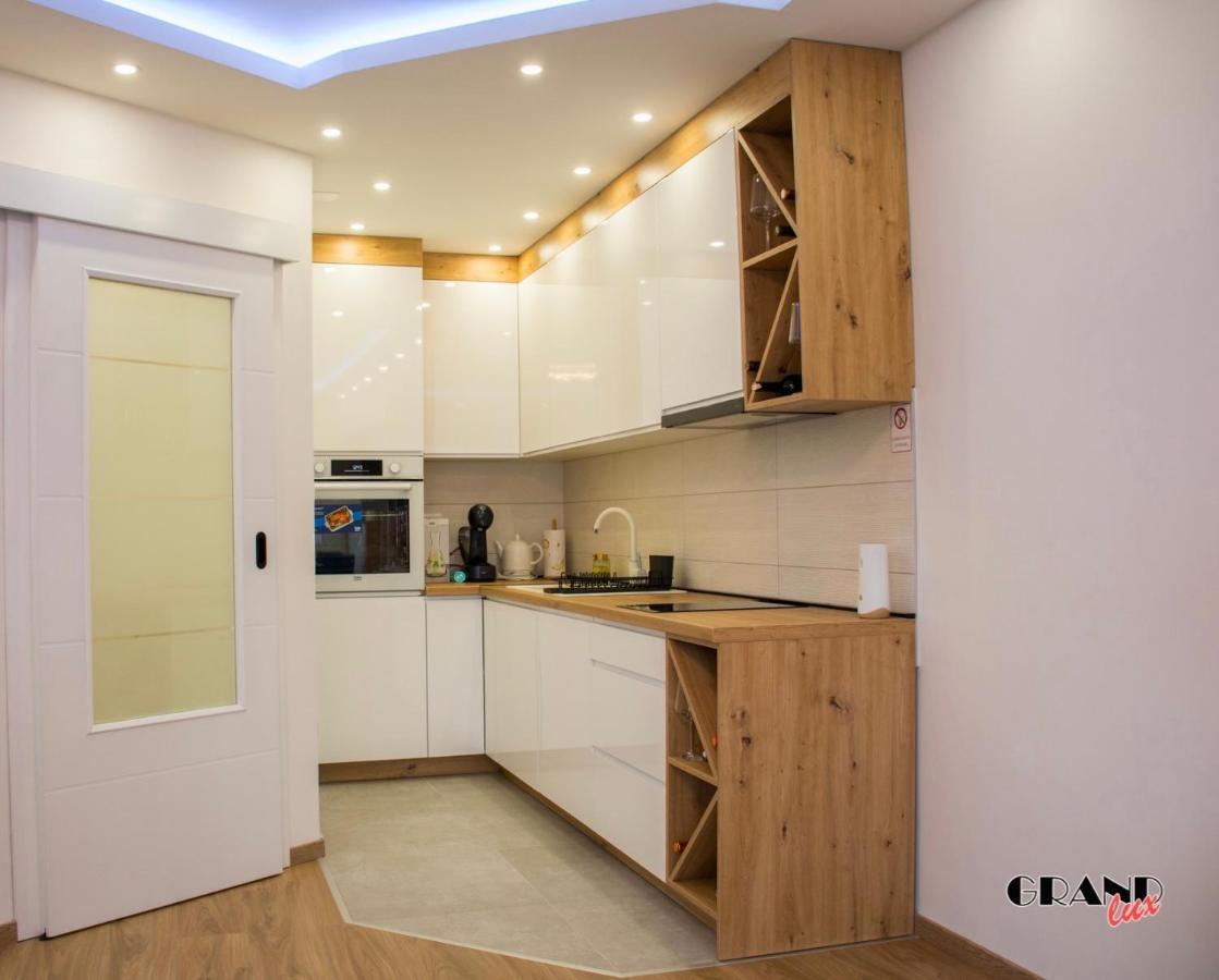 Grand Lux Apartment Добой Екстер'єр фото