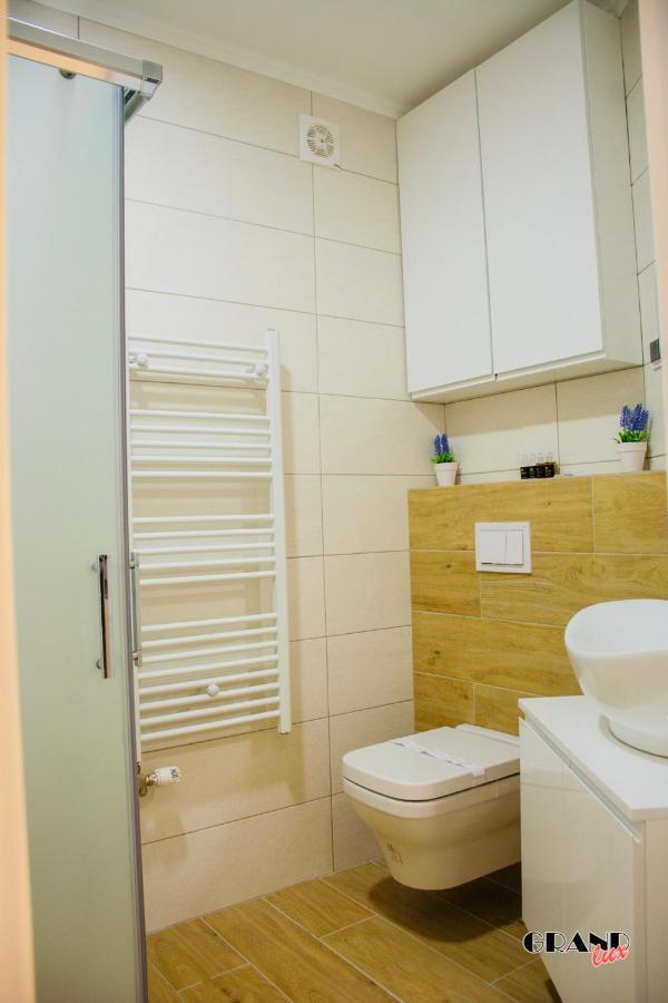 Grand Lux Apartment Добой Екстер'єр фото